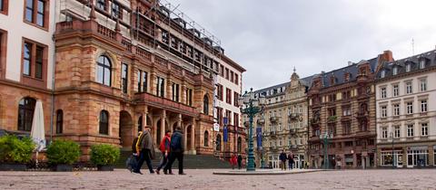 Foto des Rathauses in Wiesbaden.