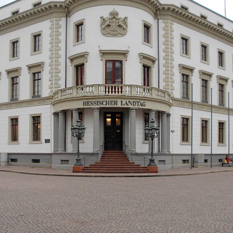 Der alte Gebäudeteil des Hessischen Landtags von außen.