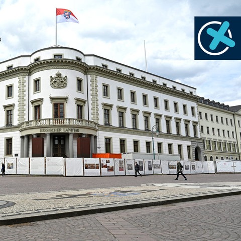 Das Gebäude des Hessischen Landtags in Wiesbaden von außen. 