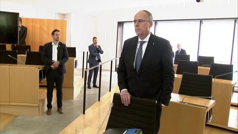 Innenminister Peter Beuth (CDU) vor seiner Aussage im Hanau-Untersuchungsausschuss.