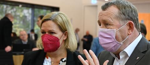 Günter Rudolph mit Nancy Faeser im Landtag