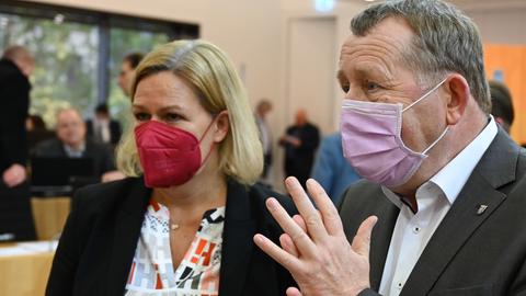 Günter Rudolph mit Nancy Faeser im Landtag