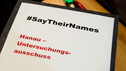 Ordner mit der Aufschrift "#SayTheirNames - Hanau Untersuchungs-Ausschuss".