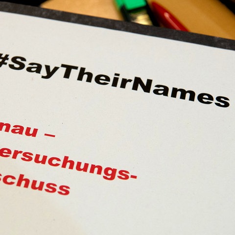 Ordner mit der Aufschrift "#SayTheirNames - Hanau Untersuchungs-Ausschuss".