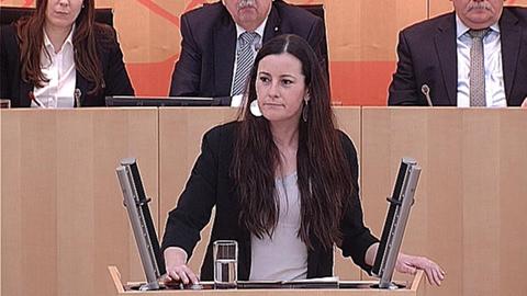 landtag-schulkuerzungen- Janine Wissler (Linke)