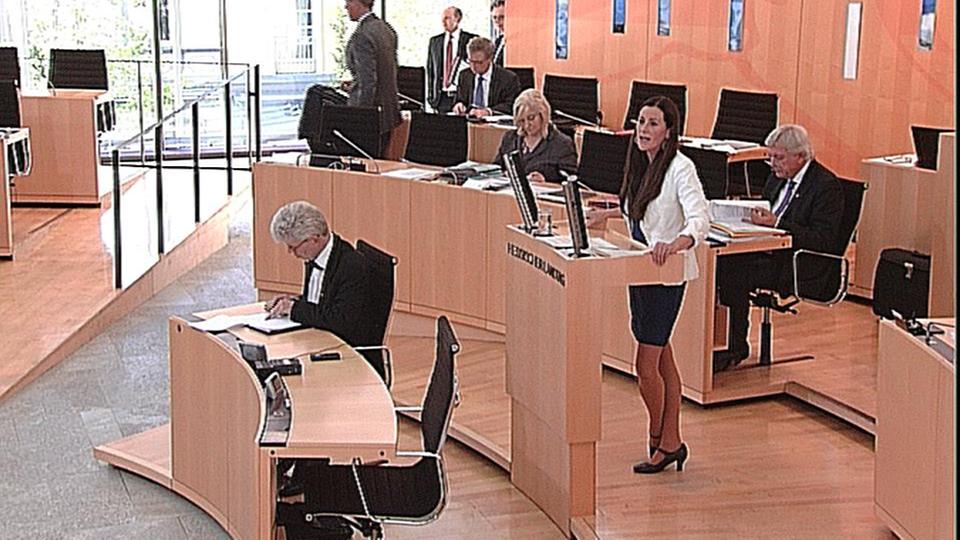 Video: Janine Wissler (Linke): "Stoppen Sie die verfassungswidrige