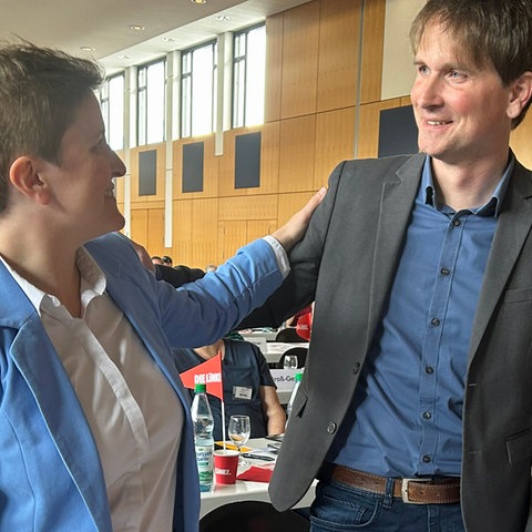 Gewählt: Das Linken-Spitzenduo Elisabeth Kula (l.) und Jan Schalauske (2.v.l.)