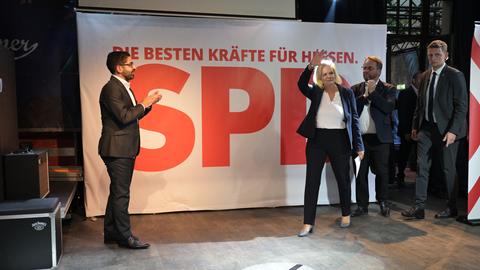 Spitzenkandidatin Nancy Faeser am Wahlabend in der SPD-Fraktion im Landtag