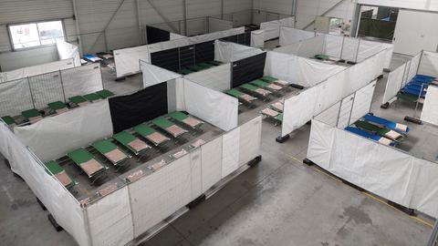 Die Notunterkunft im ehemaligen Impfzentrum in Dietkirchen (Limburg-Weilburg).