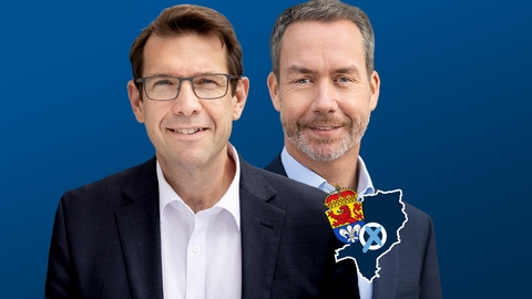 Darmstädter OB-Kandidaten Kolmer und Benz vor blauem Hintergrund