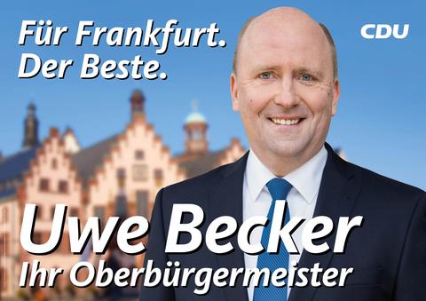 Wahlplakat von CDU-Kandidat Uwe Becker. Becker lächelt in die Kamera. Im Hintergrund ist das Frankfurter Rathaus zu sehen. Links oben prangt der Wahlslogan: Für Frankfurt der Beste.