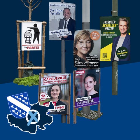 Collage von Wahlplakaten verschiedener Parteien. Auf dem Foto eine kleine Grafik mit einer blau eingefärbten Fläche (Umriss Stadt Kassel), dem Wappen der Stadt und einem Wahlkreuz.