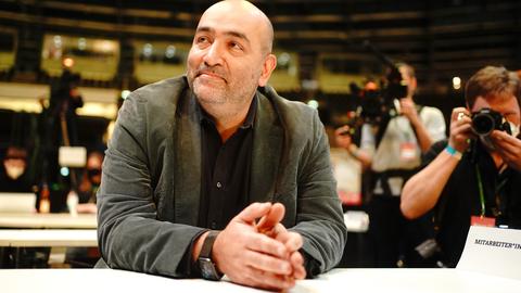 Omid Nouripour beim größtenteils digitalen Bundesparteitag der Grünen am 29. Januar 2022