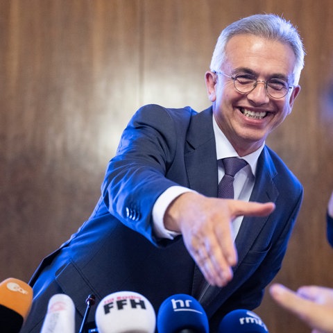 Peter Feldmann bei der Presskonferenz zu seinem angekündigten Rückzug. 