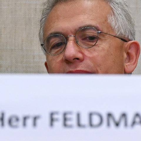 Peter Feldmann muss sich vor dem Landgericht Frankfurt wegen Vorteilsannahme verantworten.