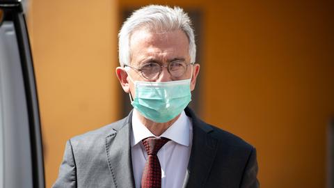 Peter Feldmann (SPD) mit Maske 