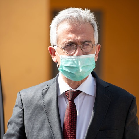 Peter Feldmann (SPD) mit Maske 