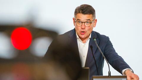 Boris Rhein (CDU) spricht bei der Pressekonferenz in Wiesbaden über eine geplante Koalition mit der SPD.