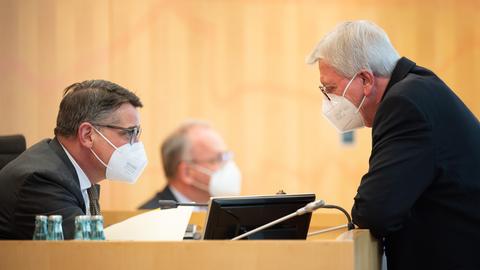 Boris Rhein und Volker Bouffier im Landtag im Gespräch