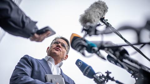 Boris Rhein (CDU), Ministerpräsident von Hessen, kommt zur Sitzung des CDU Bundesvorstands in Berlin.