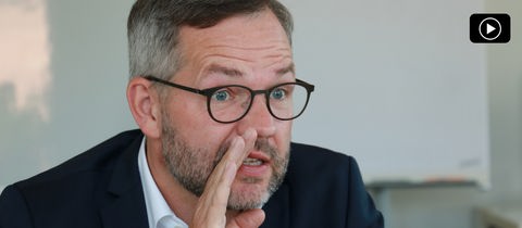 Der hessische Spitzenkandidat der SPD bei der Bundestagswahl, Michael Roth, im hessenschau.de-Gespräch 