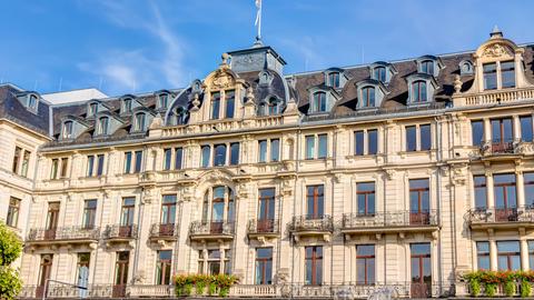 Amtssitz des hessischen Ministerpräsidenten: die Staatskanzlei am Kochbrunnenplatz in Wiesbaden