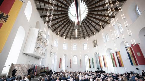 Bundespräsident Frank-Walter Steinmeier spricht während des Festakts in der Paulskirche