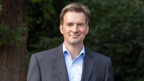 Porträtaufnahme von Sven Schoeller