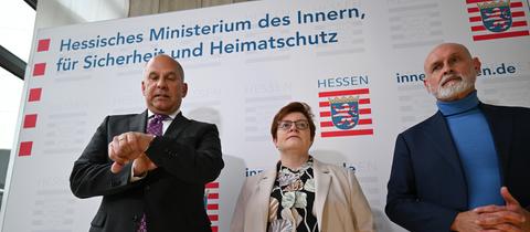 Innenminister Poseck, Verdi-Verhandlungsführerin Christine Behle und Volker Geyer vom dbb