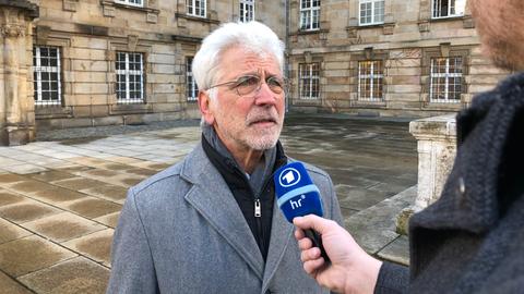 Der ehemalige Oberbürgermeister Bertram Hilgen (SPD) vor dem Kasseler Rathaus.