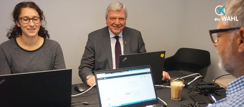 Foto von Volker Bouffier und Ankündigung des Livechats am 19.10.2018 um 8:30 Uhr