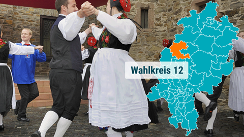 Tanz in alten Trachten ind der Region Marburg-Biedenkopf.