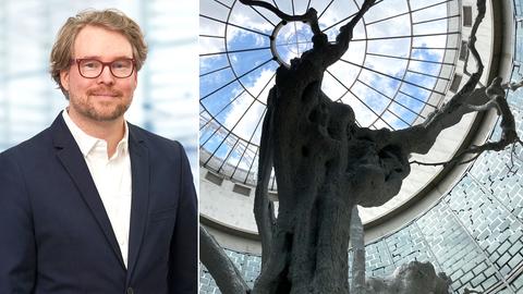 Kombo mit dem Leiter Sebastian Baden und einer Skulptur in der Schirn