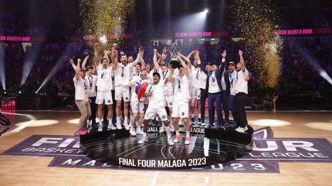 Die Baskets Bonn bejubeln den Gewinn der Champions League