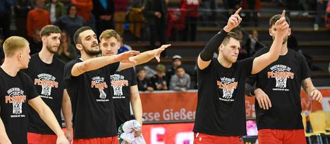 Die Gießen 46ers feiern den Einzug in die Playoffs