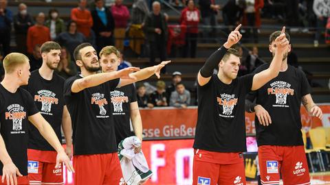 Die Gießen 46ers feiern den Einzug in die Playoffs