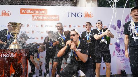 Feier in Frankfurt der Basketball-Weltmeister