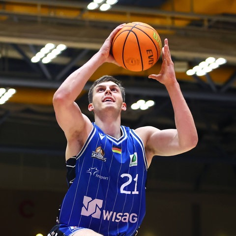 Lorenz Brenneke am Ball