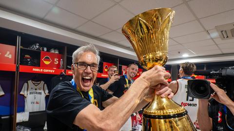 Erfolgs-Coach Gordon Herbert feiert den Titel bei der Basketball-WM