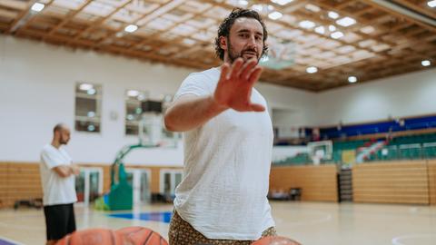 Marco Völler in der Trainingshalle der Skyliners