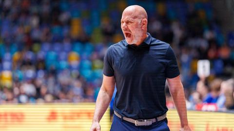 Skyliners-Coach Denis Wucherer schreit