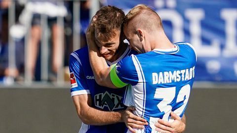 Matthias Bader und Fabian Holland feiern die Führung. 