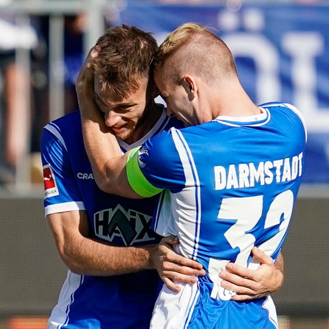 Matthias Bader und Fabian Holland feiern die Führung. 