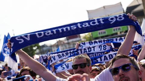 Die Fans von Darmstadt 98 sind weiterhin bestens gelaunt.