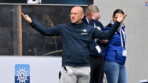 Darmstadt-Trainer Torsten Lieberknecht lässt sich nicht aus der Reserve locken.