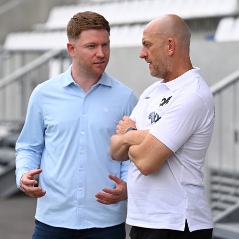 Paul Fernie und Torsten Lieberknecht von Darmstadt 98 im Gespräch
