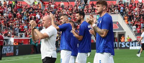 Die Spieler von Darmstadt 98 bedanken sich bei den Fans