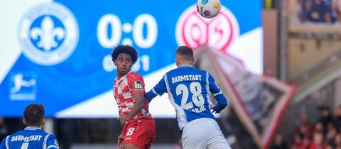 Spielszene zwischen Darmstadt 98 und Mainz 05