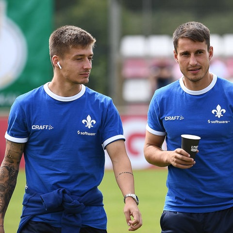 Marvin Mehlem (li.) und Fabian Schnellhardt bleiben bei Darmstadt 98