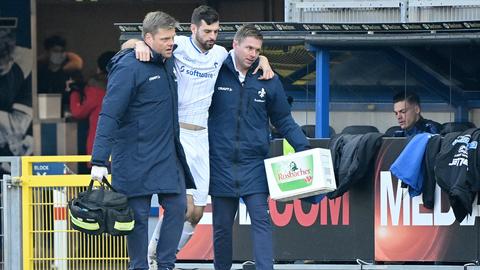 Luca Pfeiffer humpelt vom Platz